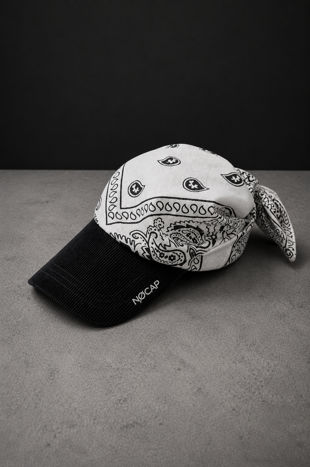 PARADOX - BLACK/WHITE