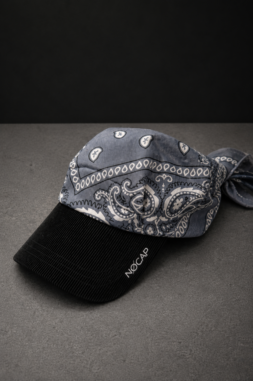ISOLATION - BLACK/GREY